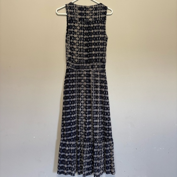 Evereve Navy and White Patterned Midi Dress - Picture 5 of 7